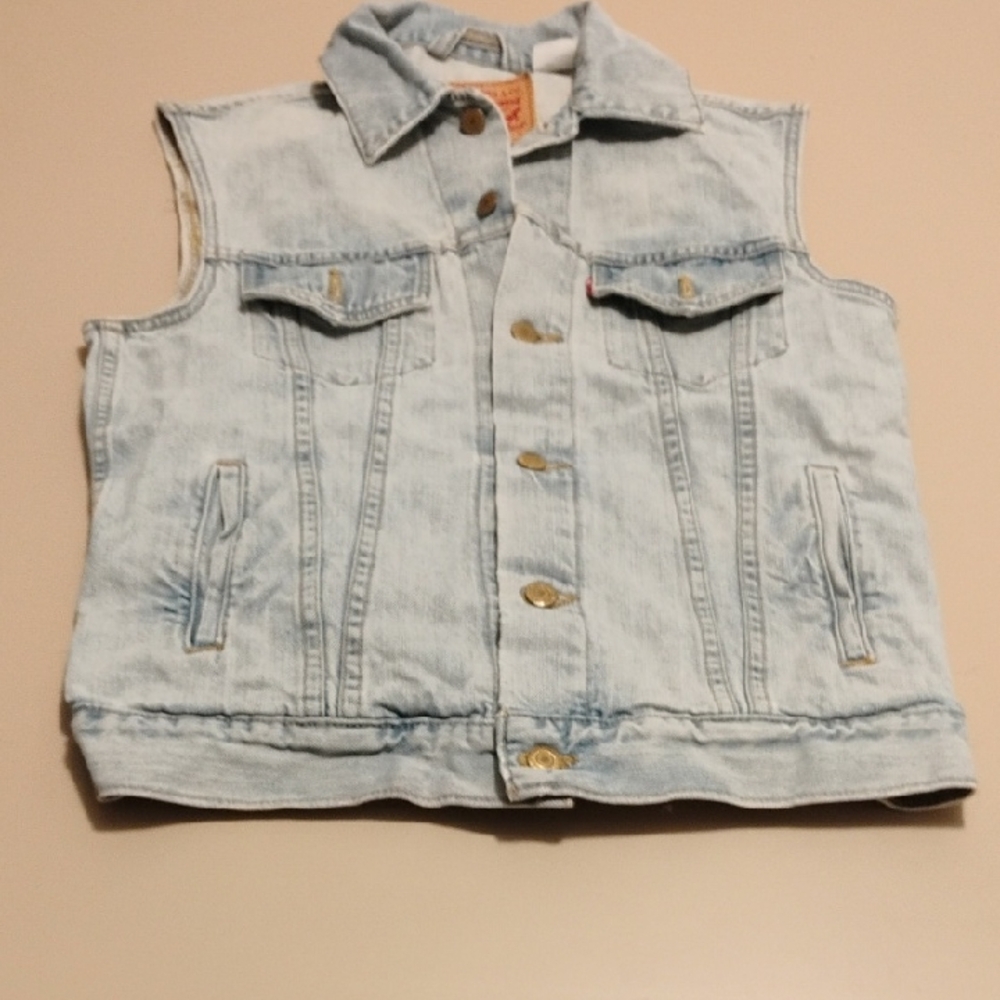 Vintage Levi's Women's Denim Vest in Light Blue Small